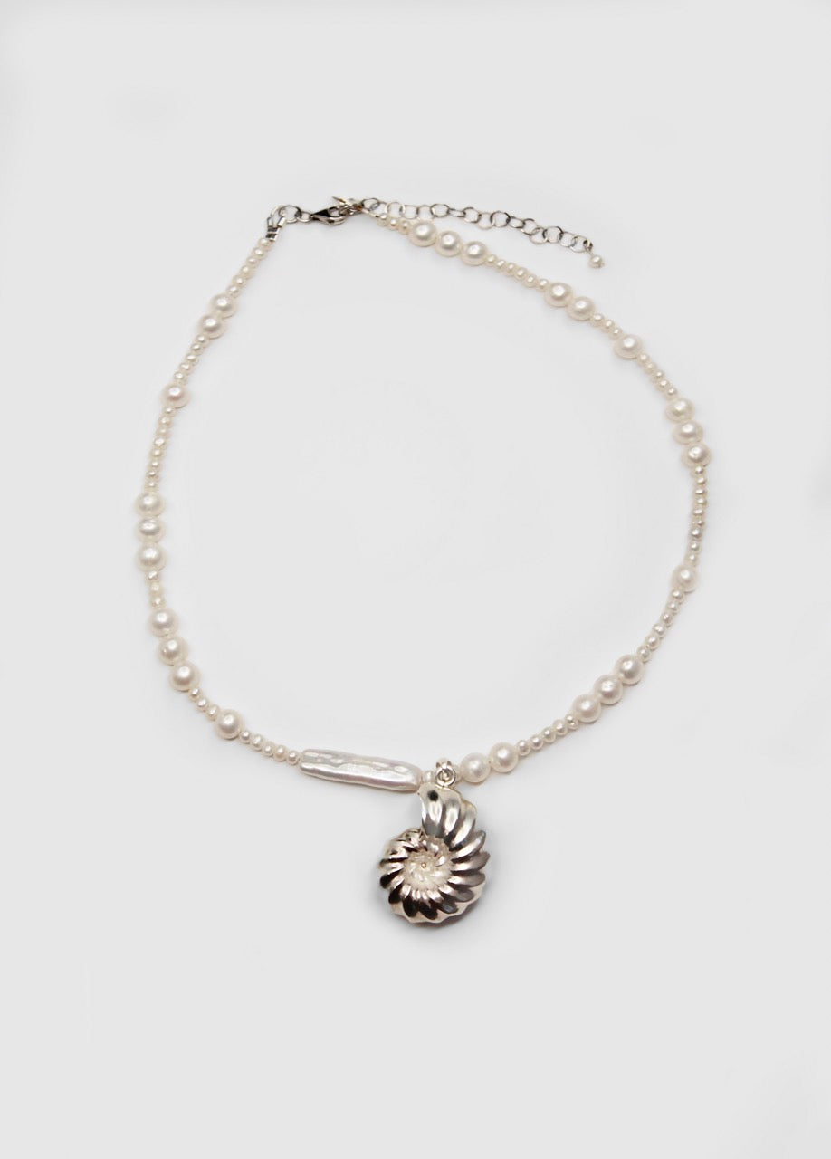 Whispering Shell Choker with Pearls